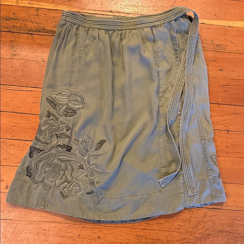 #CottageCore Floral Embroidered Anthropologie Wrap Skirt in Olive